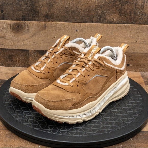 UGG Spill Seam Chestnut Sneakers Men’s Size 9